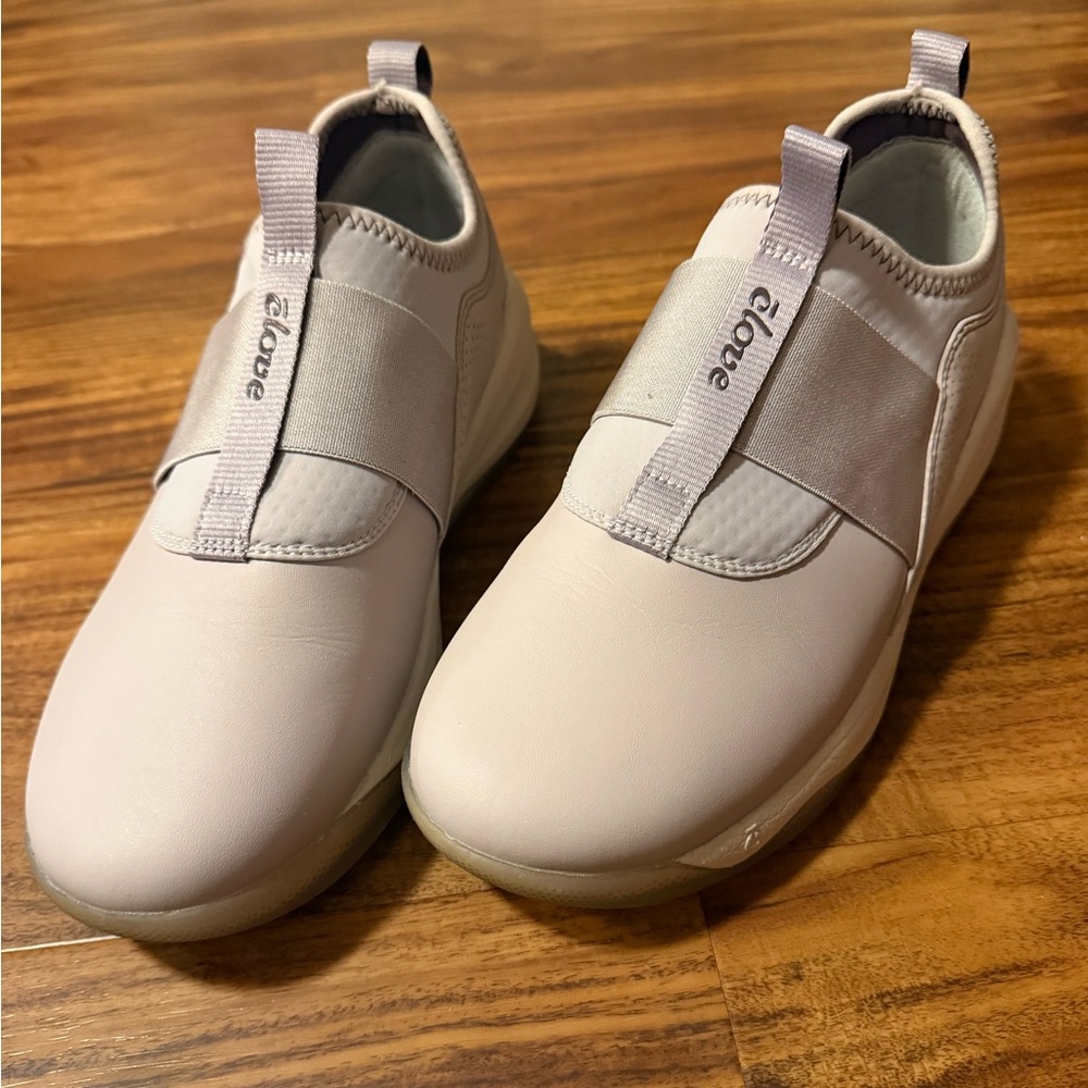 Clove Solo Fog Nursing shoes limited edition light purple Size 7.5
